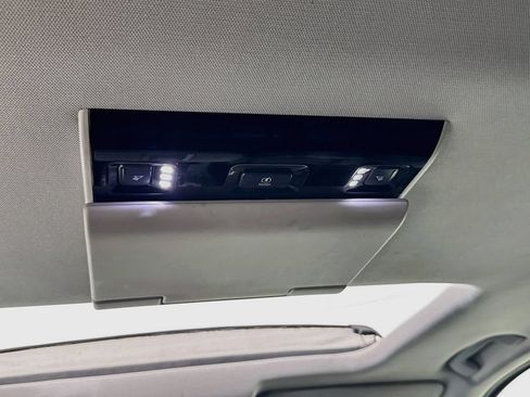 Used 2017 GMC Yukon SLT w/ Premium Edition RWD image 30
