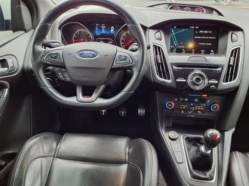 Used 2017 Ford Focus ST w/ Equipment Group 402A FWD image 6