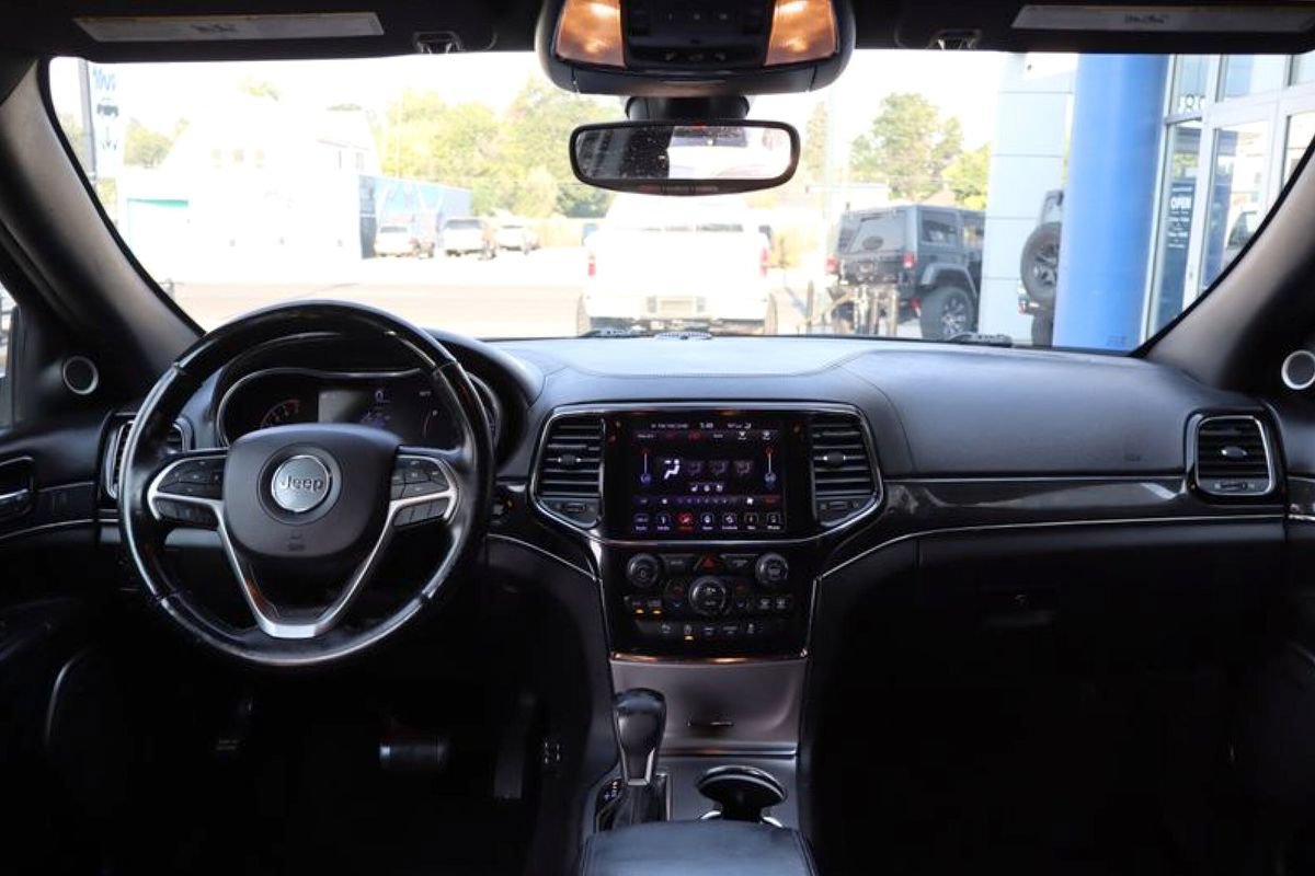 Used 2019 Jeep Grand Cherokee Overland AWD/4WD image 13