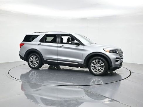 Certified 2023 Ford Explorer Limited w/ Equipment Group 301A AWD/4WD image 3