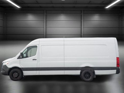 Used 2025 Mercedes-Benz Sprinter 4500 image 5