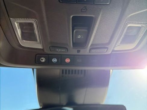 Used 2024 Chevrolet Silverado 1500 LT Trail Boss w/ LT Trail Boss Premium Package AWD/4WD image 18