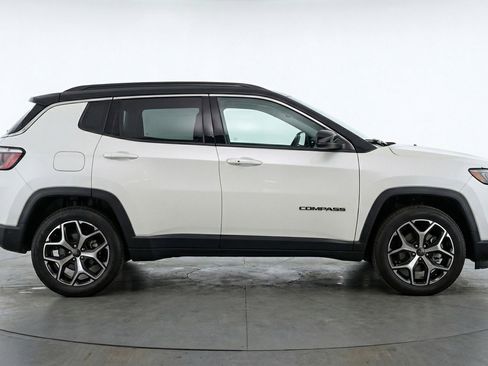 Used 2025 Jeep Compass Limited image 11