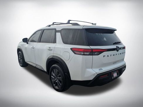 Used 2024 Nissan Pathfinder SV image 5