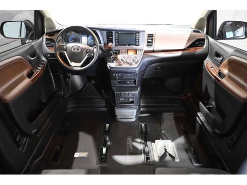 Used 2020 Toyota Sienna Limited Premium FWD image 21