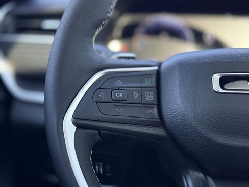 New 2025 Jeep Grand Cherokee Laredo X w/ Luxury Tech Group I image 11