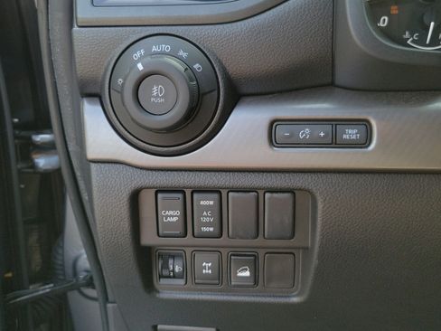 Used 2024 Nissan Titan PRO-4X AWD/4WD image 14