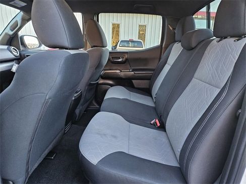 Used 2023 Toyota Tacoma TRD Off-Road image 9