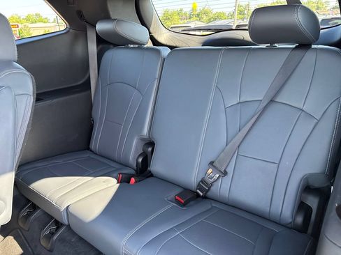 Used 2023 Buick Enclave Essence w/ Experience Buick Package AWD/4WD image 29