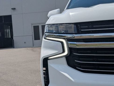 Used 2021 Chevrolet Suburban LT RWD image 9