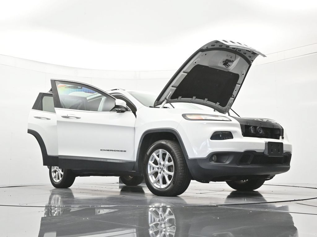 Used 2016 Jeep Cherokee Latitude FWD image 50