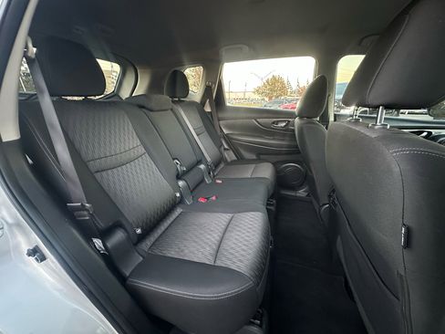 Used 2017 Nissan Rogue SV image 17