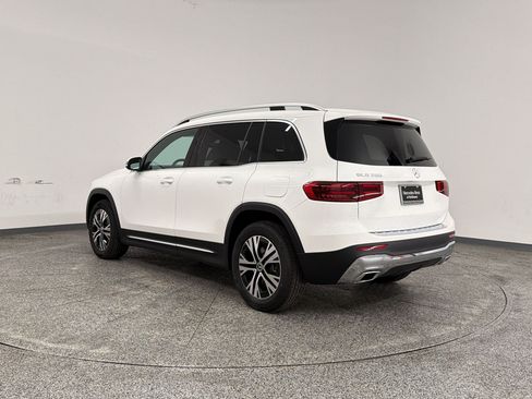 Used 2026 Mercedes-Benz GLB 250 image 3