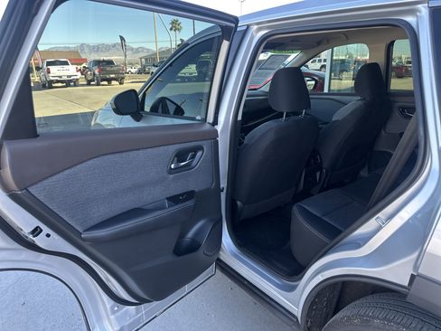 Used 2023 Nissan Rogue SV image 9