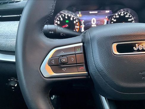 Used 2024 Jeep Compass Latitude image 18