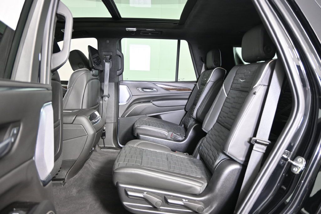Used 2024 Cadillac Escalade Sport Platinum w/ LPO, ONYX Package AWD/4WD image 19