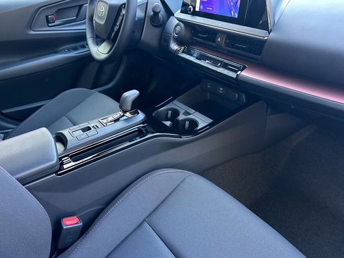 New 2026 Toyota Prius Plug-In Hybrid FWD image 17