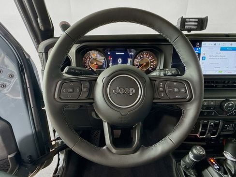 Used 2025 Jeep Wrangler Unlimited Sport AWD/4WD image 11
