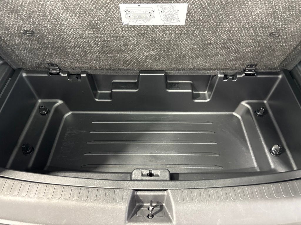 Used 2026 Chevrolet Traverse LT FWD image 57