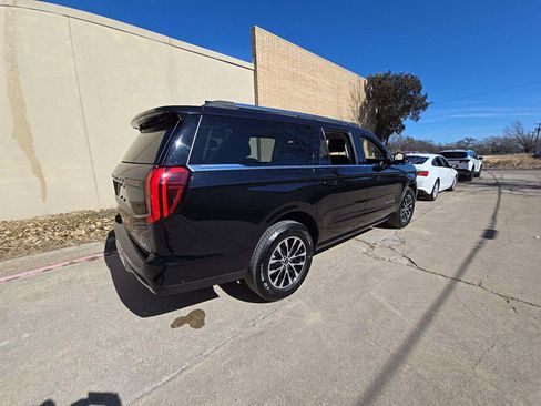 Used 2025 Ford Expedition Max Platinum image 3