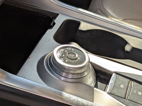 Used 2022 Ford Explorer XLT w/ Equipment Group 202A image 9