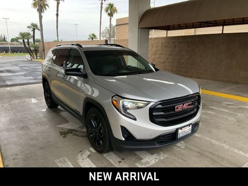 Certified 2020 GMC Terrain SLT w/ Preferred Package FWD image 3