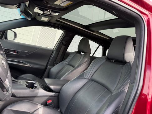 Used 2021 Toyota Venza Limited w/ Carpet Mat Package (TMS) image 18