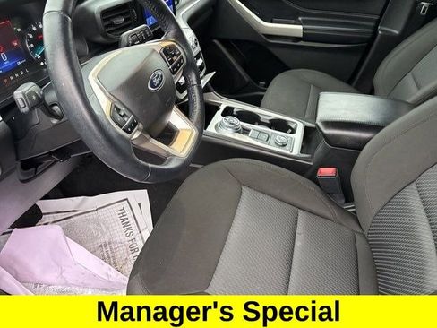 Used 2022 Ford Explorer XLT image 11