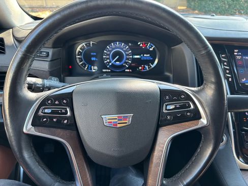 Used 2020 Cadillac Escalade ESV Luxury image 24