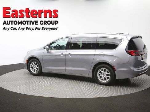 Used 2021 Chrysler Pacifica Touring-L FWD image 65