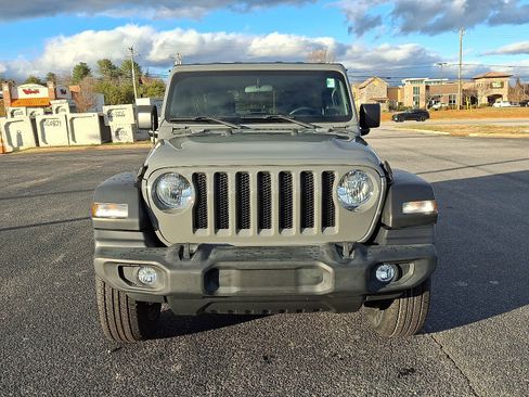 Used 2022 Jeep Wrangler Unlimited Sport S image 2