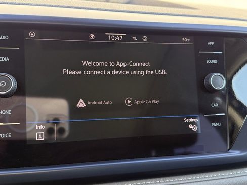 Certified 2024 Volkswagen Taos SE image 11