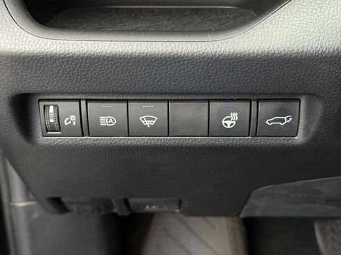 Used 2020 Toyota RAV4 XLE Premium AWD/4WD image 32