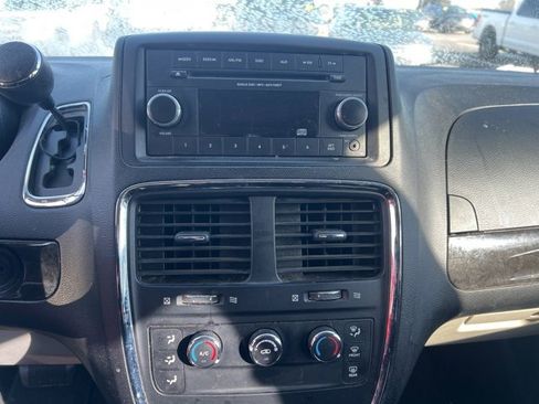 Used 2016 Dodge Grand Caravan American Value Package image 7