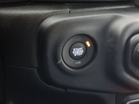 Used 2020 Jeep Wrangler Unlimited Sahara image 18