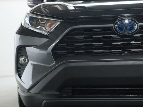 Used 2021 Toyota RAV4 XLE w/ Convenience Package AWD/4WD image 7