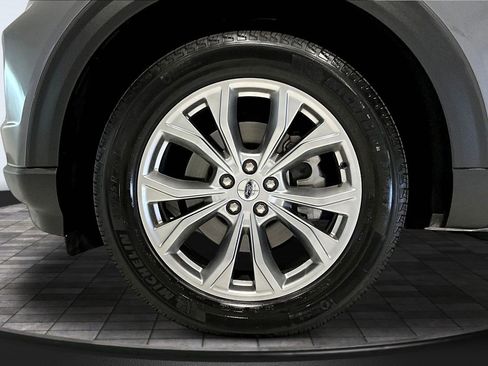 Used 2021 Ford Explorer XLT w/ Equipment Group 202A AWD/4WD image 34