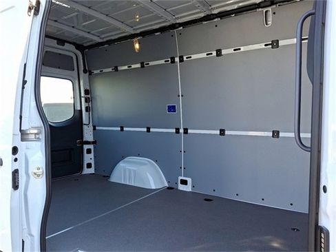 Used 2025 Mercedes-Benz Sprinter 2500 image 10
