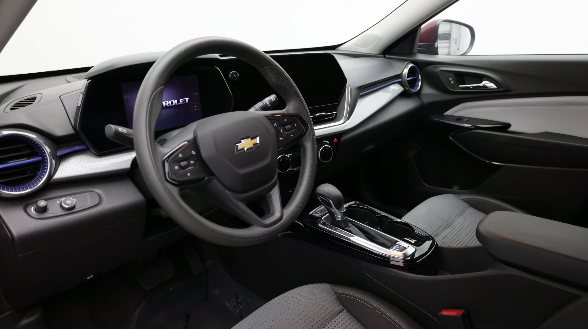 Used 2025 Chevrolet Trax LT FWD image 11
