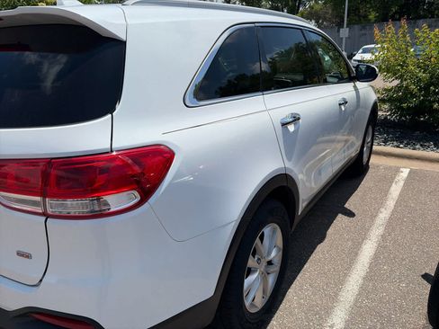Used 2016 Kia Sorento AWD w/ LX Convenience Package image 6