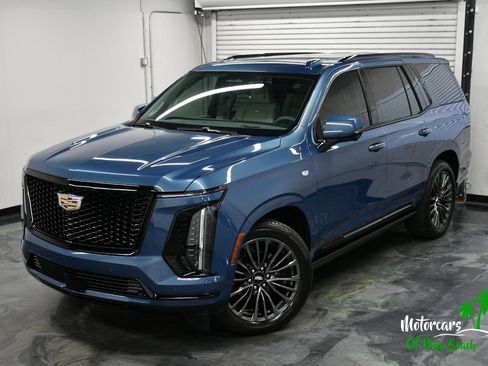 Used 2025 Cadillac Escalade Sport Platinum AWD/4WD image 2