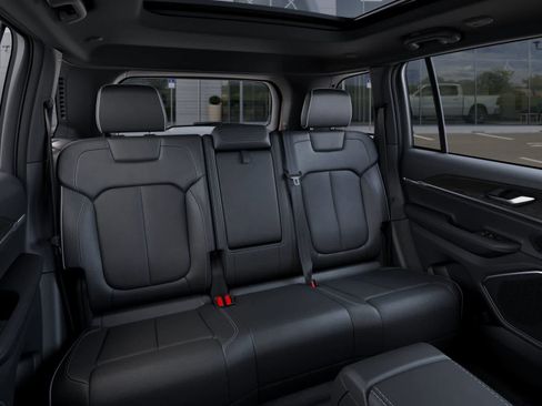 New 2026 Jeep Grand Cherokee Limited AWD/4WD image 15