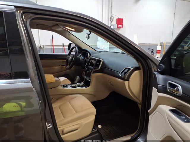 Used 2019 Jeep Grand Cherokee Laredo AWD/4WD image 4