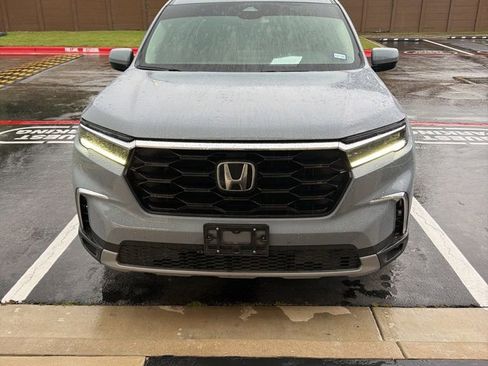 Used 2024 Honda Pilot Touring image 3