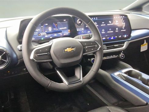 New 2026 Chevrolet Equinox EV LT image 15