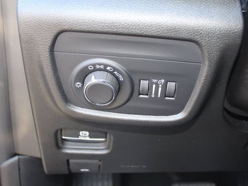 Used 2023 Jeep Grand Cherokee Altitude image 18