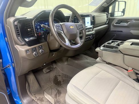 Used 2023 Chevrolet Silverado 1500 LT AWD/4WD image 28