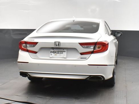Used 2018 Honda Accord Touring image 7