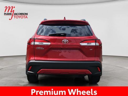 Used 2024 Toyota Corolla Cross LE w/ Moonroof Package FWD image 11