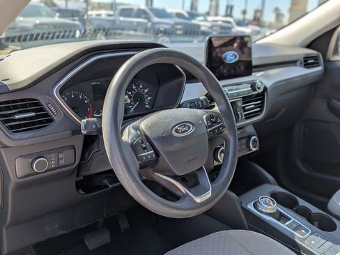 Used 2022 Ford Escape SE image 10